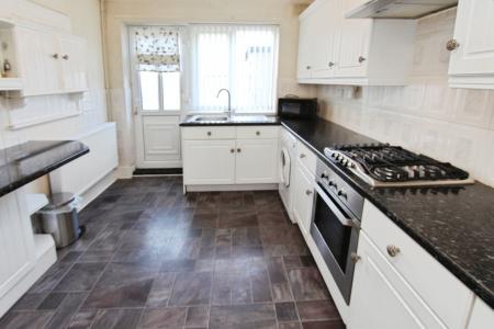 3 bedroom Terraced House for sale in Sedgewood Grove, Clifton, NG11