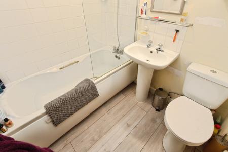 2 bedroom Terraced House to let in Margarets Court, Bramcote, NG9