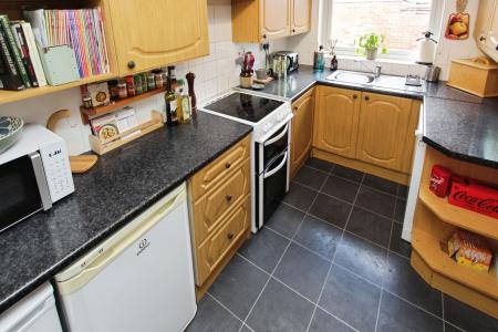 2 bedroom Terraced House to let in Margarets Court, Bramcote, NG9
