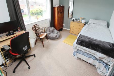 2 bedroom Terraced House to let in Margarets Court, Bramcote, NG9