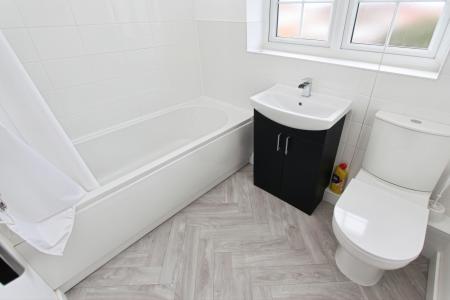 2 bedroom Flat to let in Hall Croft, Beeston, Beeston, NG9