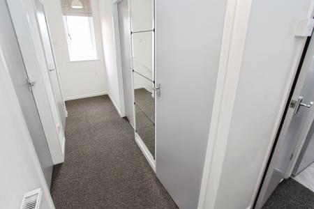 2 bedroom Flat to let in Hall Croft, Beeston, Beeston, NG9