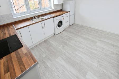 2 bedroom Flat to let in Hall Croft, Beeston, Beeston, NG9