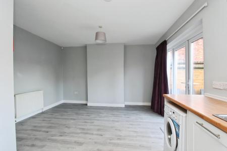 3 bedroom Semi-detached house to let in Queens Road, Beeston, NG9