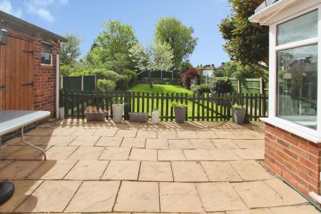 3 bedroom Semi-detached house for sale in Ash Grove, Long Eaton, Long Eaton, NG10