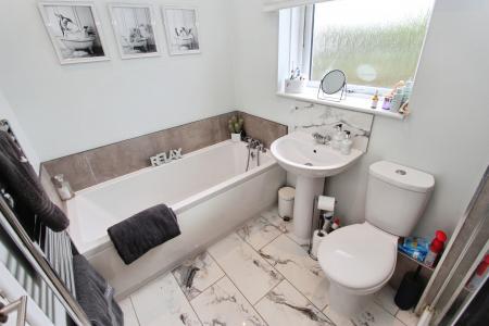 3 bedroom Semi-detached house for sale in Ash Grove, Long Eaton, Long Eaton, NG10