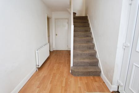 3 bedroom Semi-detached house to let in Ferndale Close, Coal Aston, S18