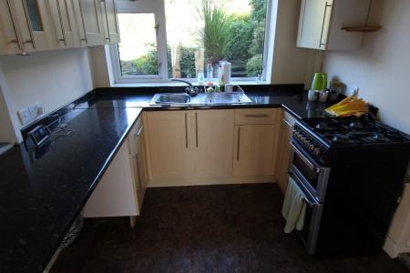 3 bedroom Semi-detached house to let in Ferndale Close, Coal Aston, S18