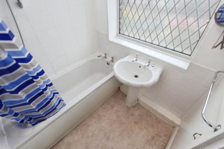 3 bedroom Semi-detached house to let in Ferndale Close, Coal Aston, S18