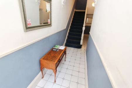 2 bedroom Flat to let in Imperial Road, Beeston, NG9