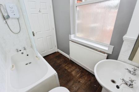 2 bedroom Flat to let in Imperial Road, Beeston, NG9