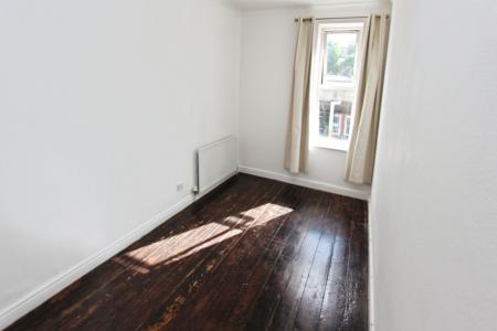 2 bedroom Flat to let in Imperial Road, Beeston, NG9