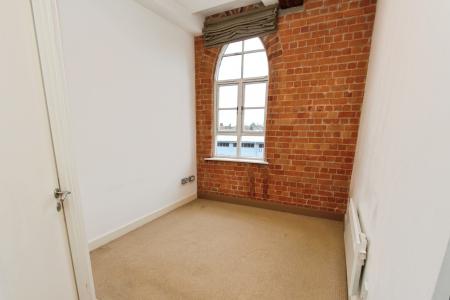 2 bedroom Flat for sale in Wollaton Road, Beeston, NG9