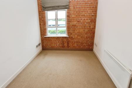 2 bedroom Flat for sale in Wollaton Road, Beeston, NG9