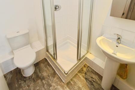 2 bedroom Flat for sale in Wollaton Road, Beeston, NG9