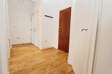 2 bedroom Flat for sale in Wollaton Road, Beeston, NG9