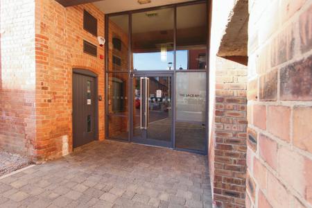 2 bedroom Flat for sale in Wollaton Road, Beeston, NG9