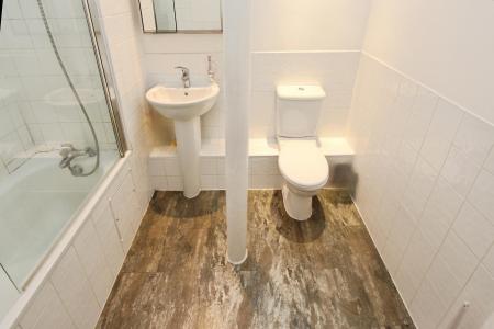 2 bedroom Flat for sale in Wollaton Road, Beeston, NG9