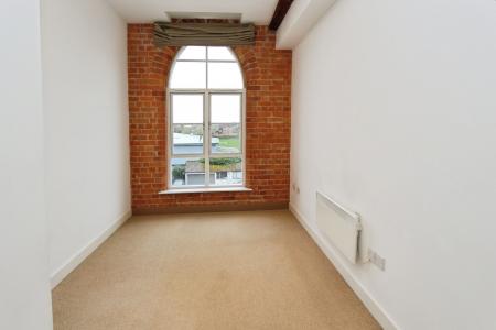 2 bedroom Flat for sale in Wollaton Road, Beeston, NG9