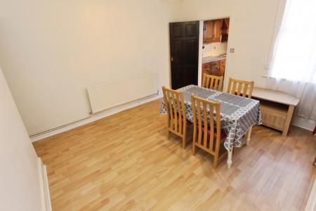 3 bedroom Semi-detached house to let in Kirkwhite Avenue, Long Eaton, NG10