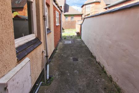 3 bedroom Semi-detached house to let in Kirkwhite Avenue, Long Eaton, NG10