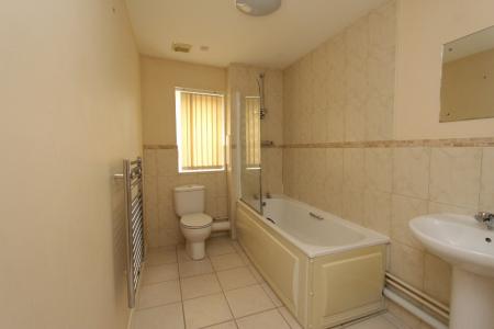 2 bedroom Flat to let in Commodore Court, Aspley, Nottingham, NG8