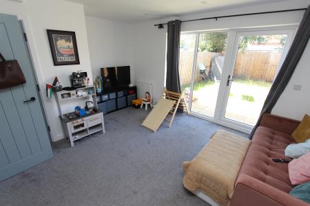 3 bedroom Semi-detached house to let in Tulip Street, Beeston, NG9