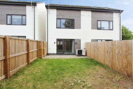 3 bedroom Semi-detached house to let in Tulip Street, Beeston, NG9