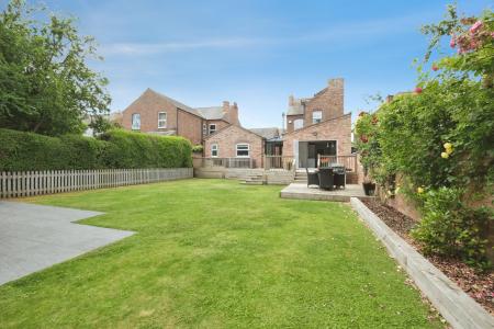 4 bedroom Detached house for sale in Grange Road, Long Eaton, NG10