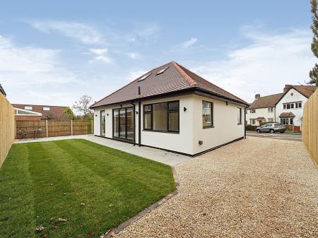 3 bedroom Bungalow for sale in Bramcote Road, Beeston, NG9
