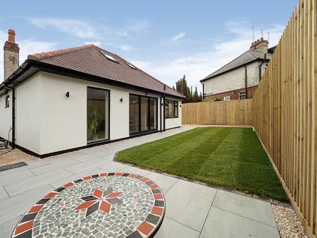 3 bedroom Bungalow for sale in Bramcote Road, Beeston, NG9