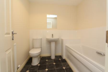 3 bedroom Town house to let in Wharton Crescent, Beeston, NG9