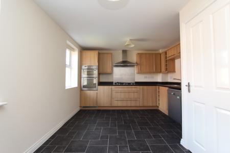 3 bedroom Town house to let in Wharton Crescent, Beeston, NG9
