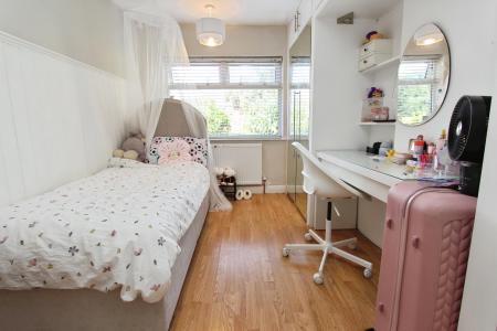 3 bedroom Semi-detached house to let in Erewash Grove, Toton, NG9