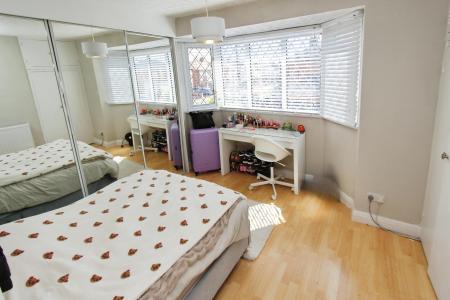 3 bedroom Semi-detached house to let in Erewash Grove, Toton, NG9