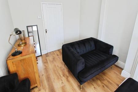 3 bedroom Semi-detached house to let in Erewash Grove, Toton, NG9