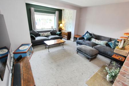 4 bedroom Semi-detached house for sale in Holden Avenue, Aston-On-Trent, DE72