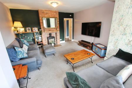 4 bedroom Semi-detached house for sale in Holden Avenue, Aston-On-Trent, DE72