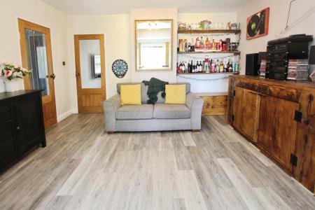 4 bedroom Semi-detached house for sale in Holden Avenue, Aston-On-Trent, DE72