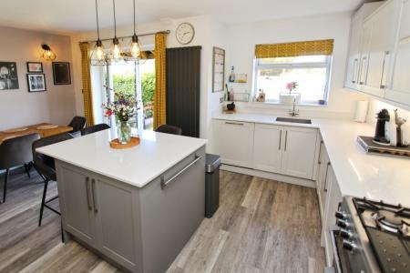 4 bedroom Semi-detached house for sale in Holden Avenue, Aston-On-Trent, DE72