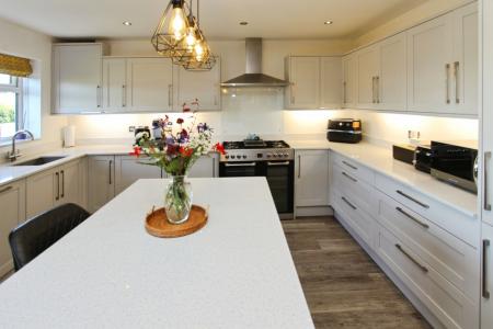 4 bedroom Semi-detached house for sale in Holden Avenue, Aston-On-Trent, DE72