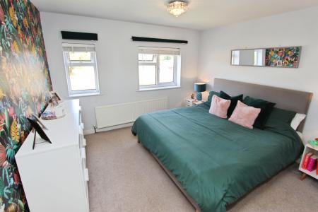 4 bedroom Semi-detached house for sale in Holden Avenue, Aston-On-Trent, DE72