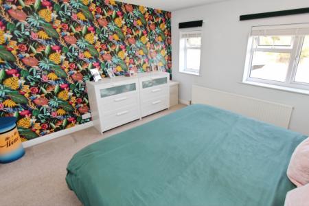 4 bedroom Semi-detached house for sale in Holden Avenue, Aston-On-Trent, DE72