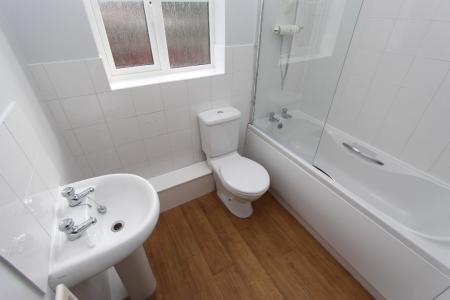 2 bedroom Flat to let in Wren Court, Sawley, NG10