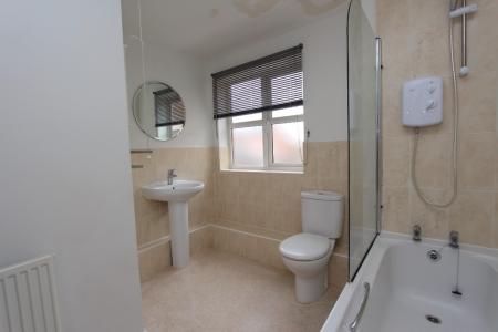 2 bedroom Flat to let in Johnson Way, Chilwell, NG9
