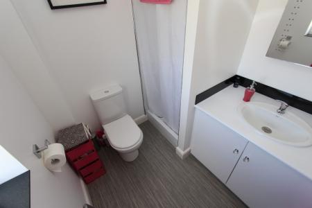 4 bedroom Detached house to let in Staniland Close, Beeston, NG9