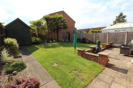4 bedroom Detached house to let in Staniland Close, Beeston, NG9