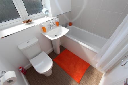 4 bedroom Detached house to let in Staniland Close, Beeston, NG9