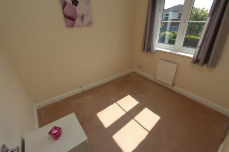 4 bedroom Detached house to let in Staniland Close, Beeston, NG9