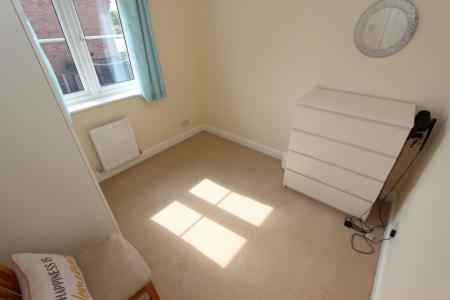 4 bedroom Detached house to let in Staniland Close, Beeston, NG9